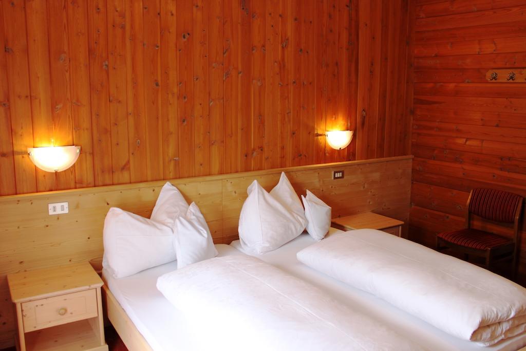 Albergo Alisander 코르바라 인 바디아 객실 사진