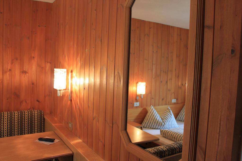 Albergo Alisander 코르바라 인 바디아 객실 사진